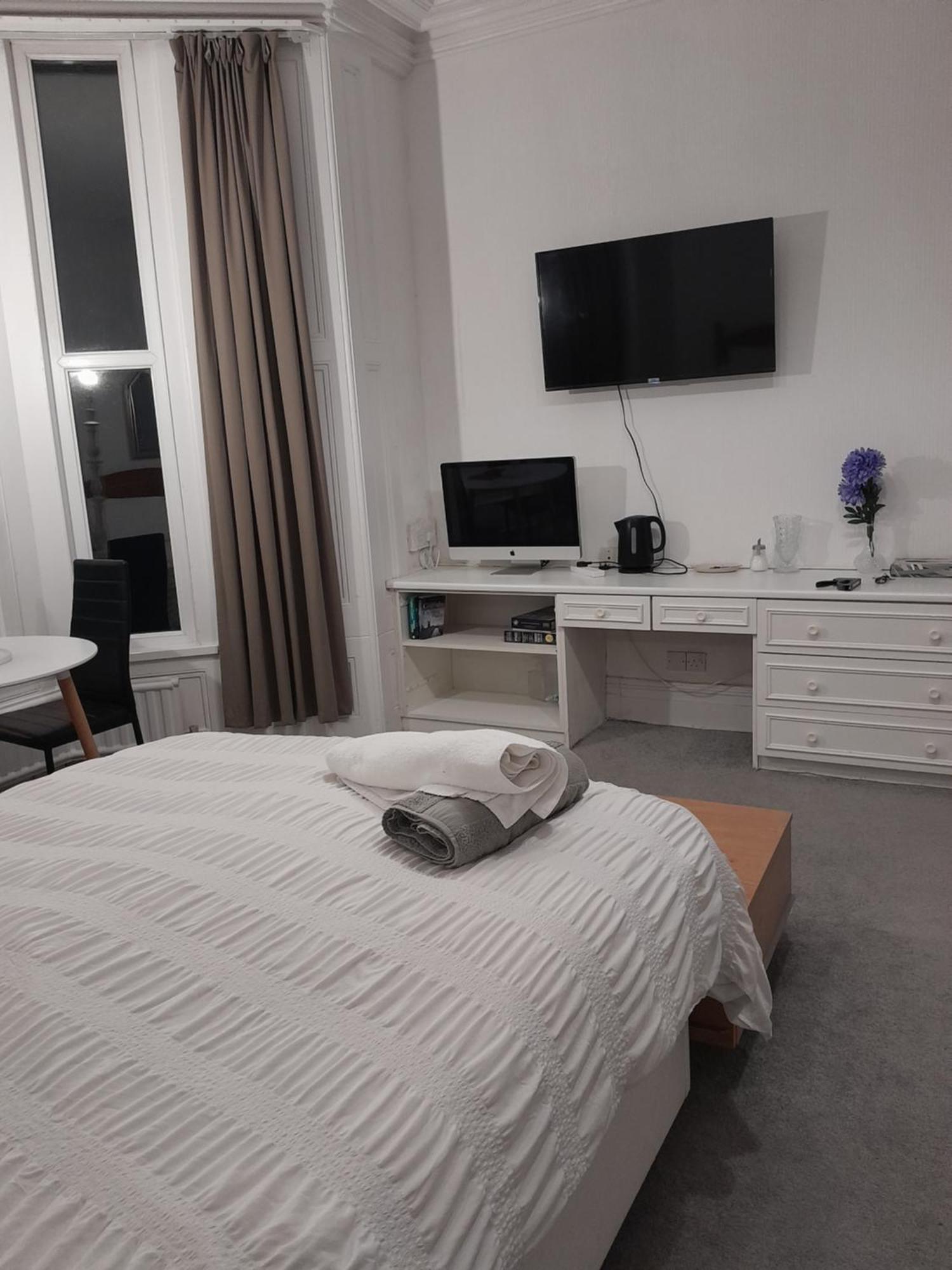 Large Room Near Singleton Hospital Ensuite R6 Swansea Exterior photo